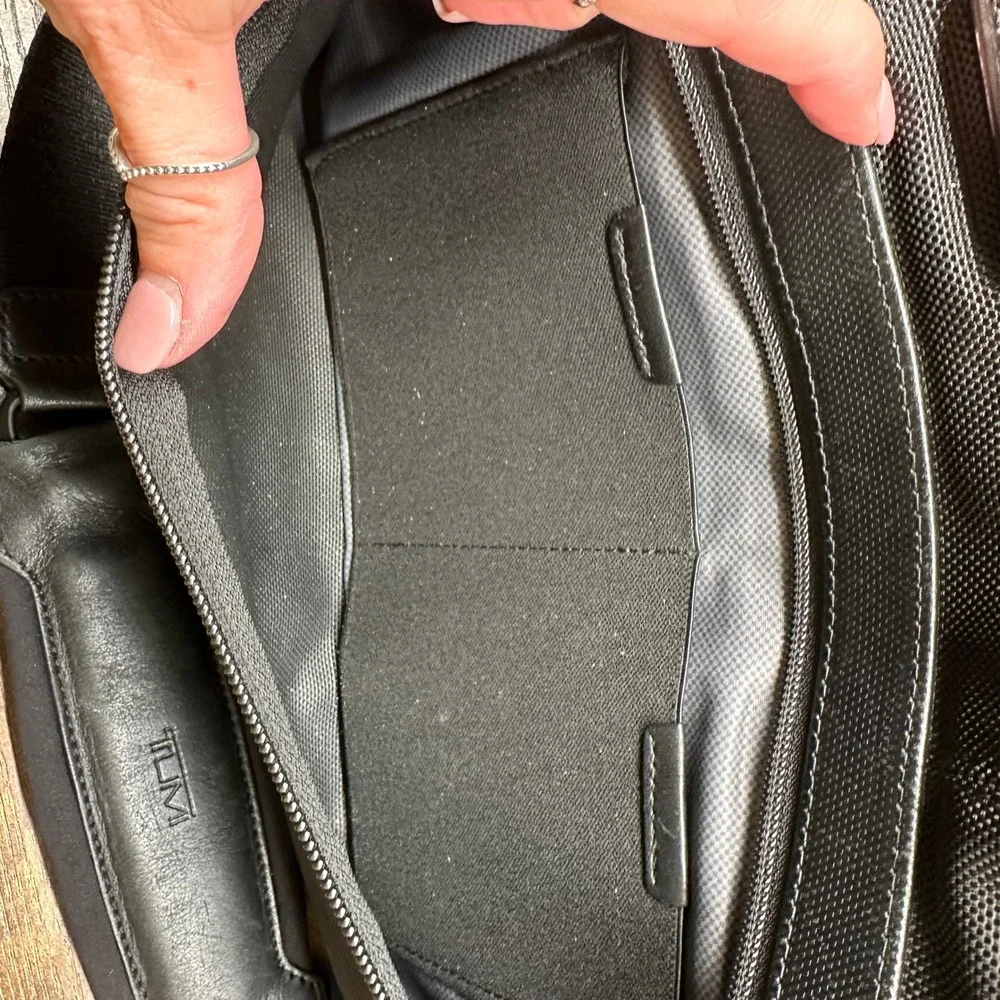 Tumi Alpha 2 Business Briefcase Black Ballistic Nylon Slim Laptop Bag 26110D2